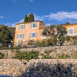 D'angeline Apartment